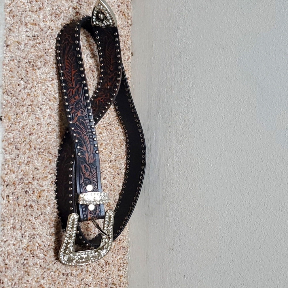 TOOLED LEATHER BELT